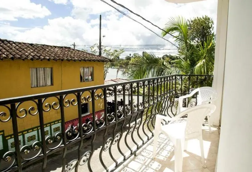 اتاق کلاسیک چهارنفره, Lagos De Guatape