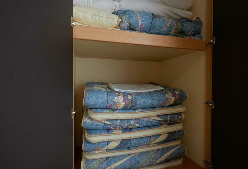 חדר משפחתי, Murasakimura