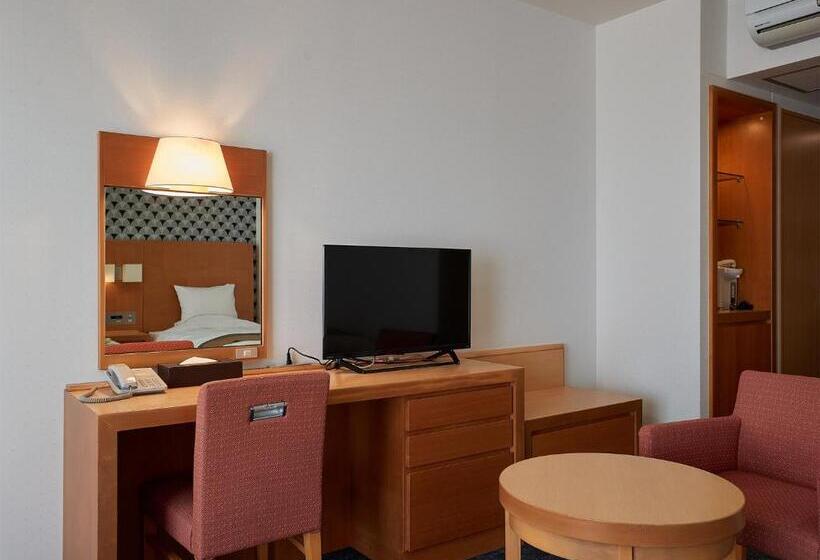 חדר משפחתי, Murasakimura