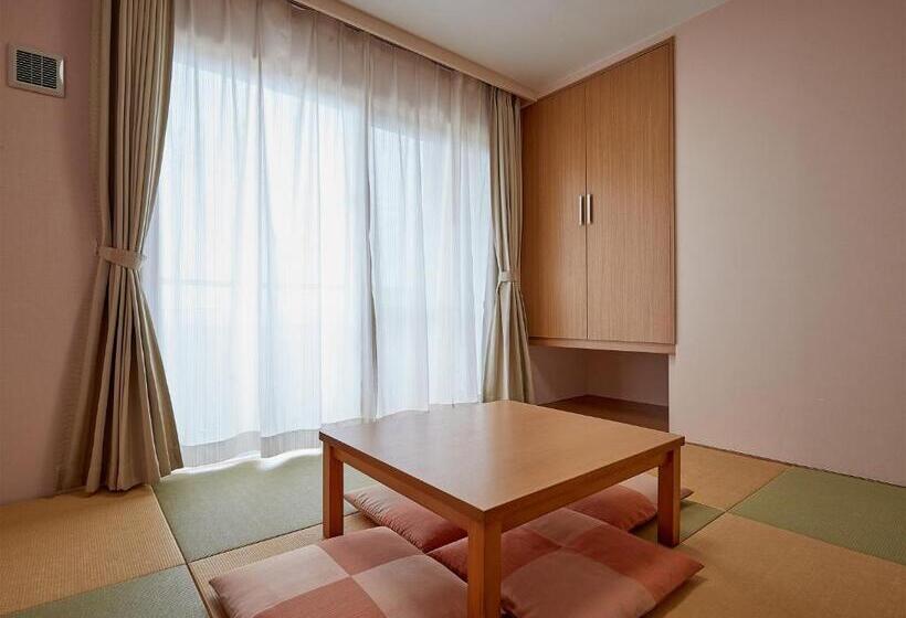 חדר משפחתי, Murasakimura