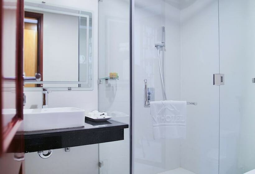 اتاق سوپریور, Vinh Hoang