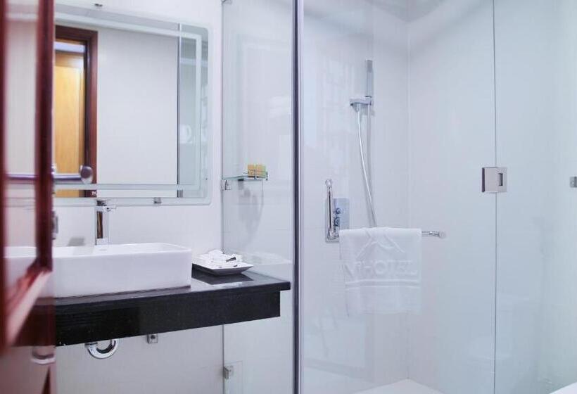 سوییت خانوادگی, Vinh Hoang