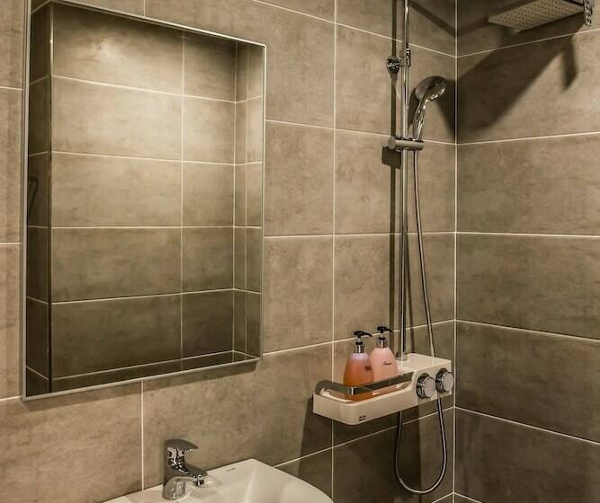 חדר סופריור, Virginia