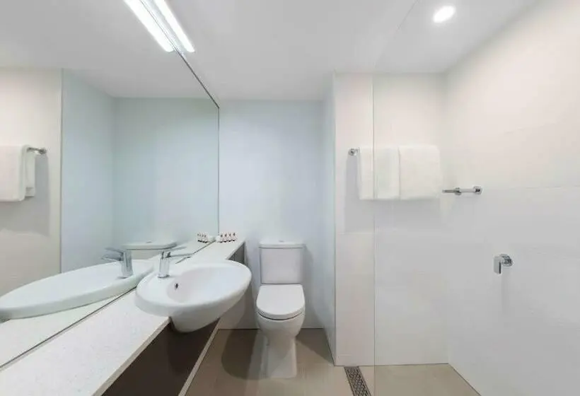 キングサイズベッドのスタンダードルーム, Travelodge Hotel Sydney Airport