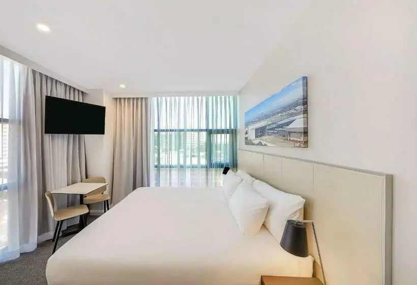 キングサイズベッドのスタンダードルーム, Travelodge Hotel Sydney Airport