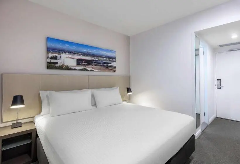 キングサイズベッドのスタンダードルーム, Travelodge Hotel Sydney Airport