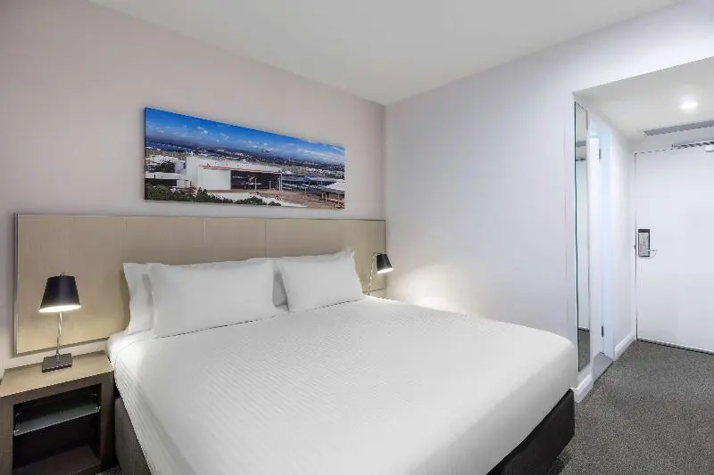 キングサイズベッドのスタンダードルーム, Travelodge Hotel Sydney Airport