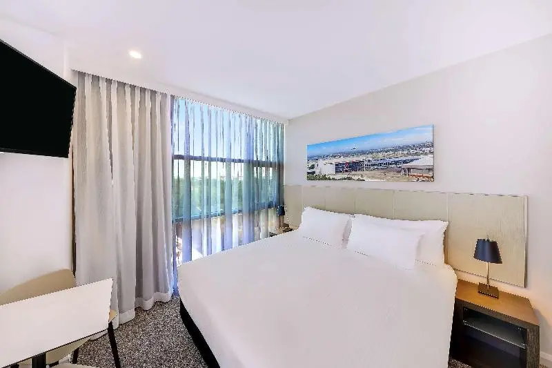 キングサイズベッドのスタンダードルーム, Travelodge Hotel Sydney Airport