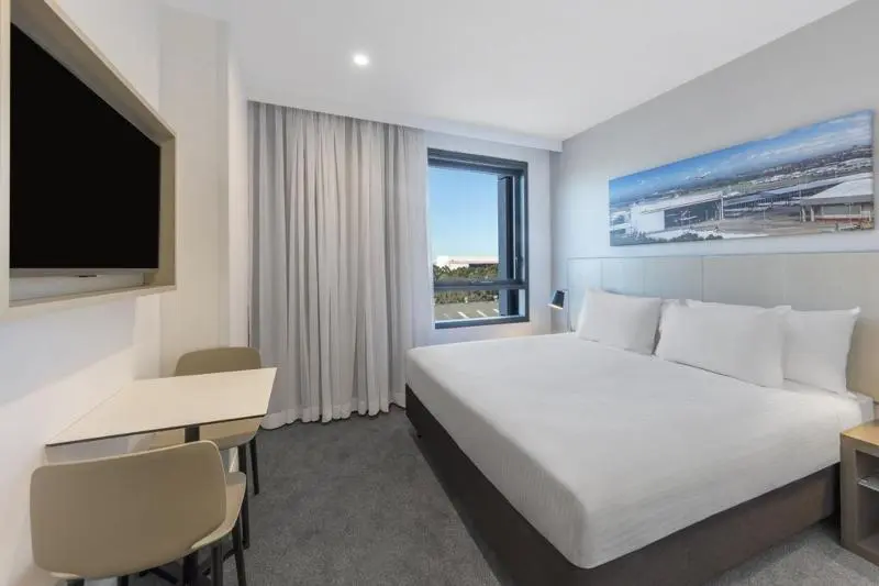 キングサイズベッドのスタンダードルーム, Travelodge Hotel Sydney Airport
