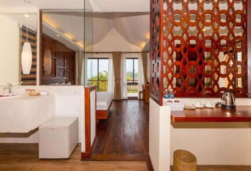 Королевский Люкс, 360 Resort