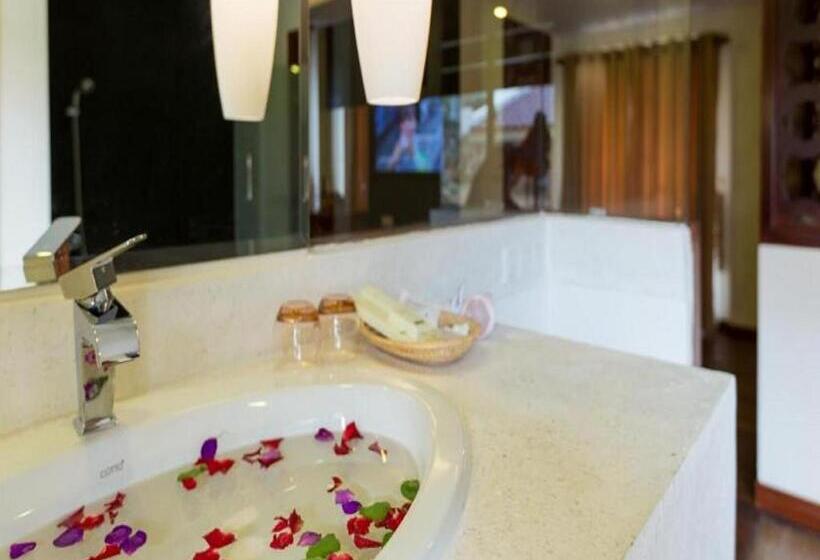 管理人员工作室, 360 Resort