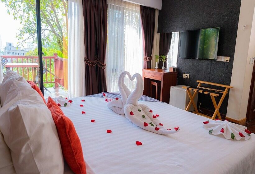 Королевский Люкс, 360 Resort
