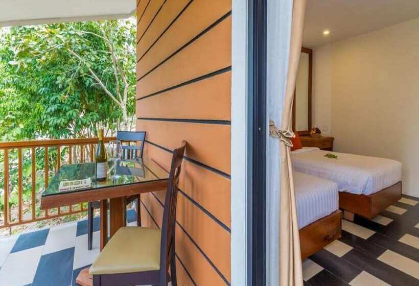 管理人员工作室, 360 Resort