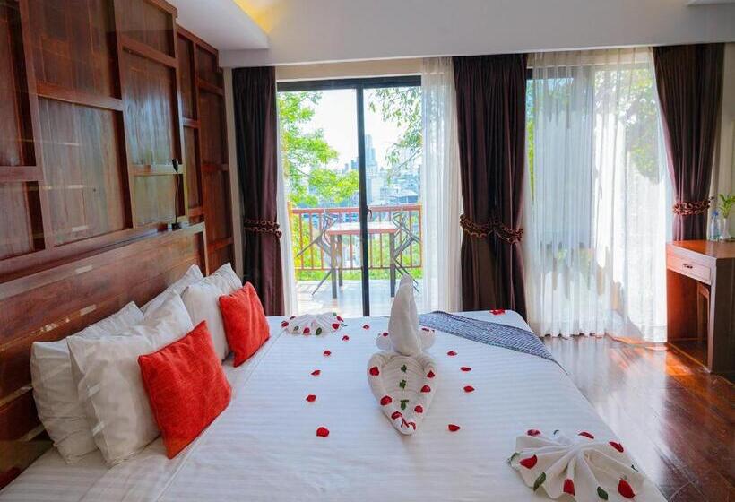 Королевский Люкс, 360 Resort