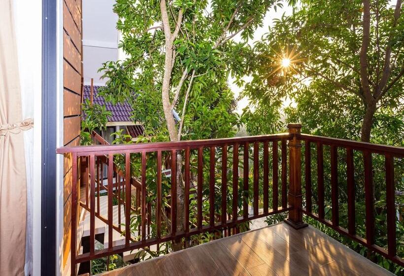Королевский Люкс, 360 Resort