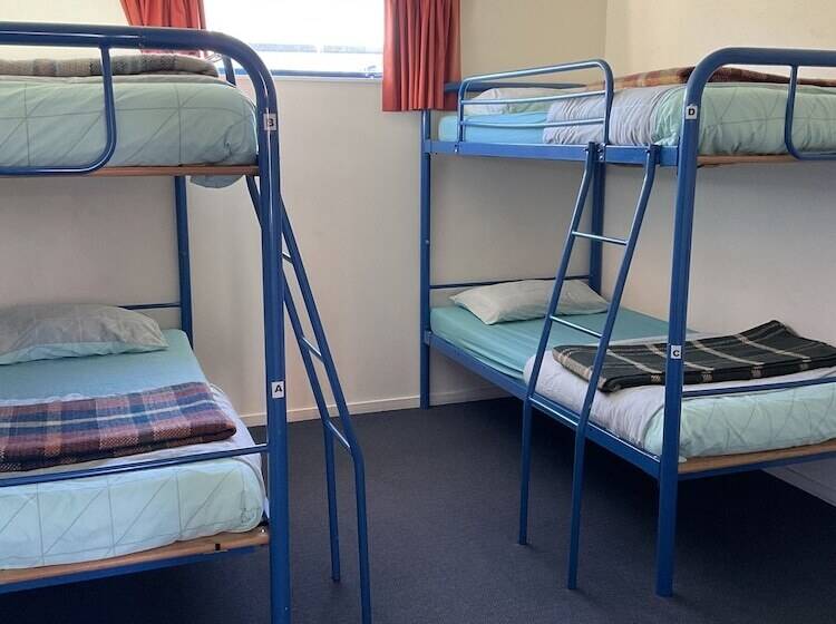 מיטה בחדר משותף, Tongariro River Retreat