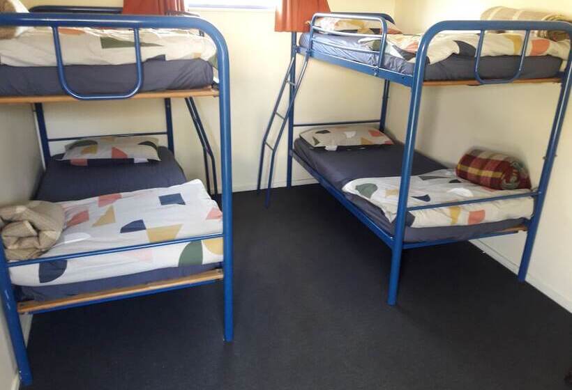 מיטה בחדר משותף, Tongariro River Retreat