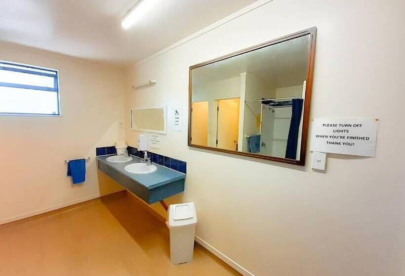 מיטה בחדר משותף, Tongariro River Retreat