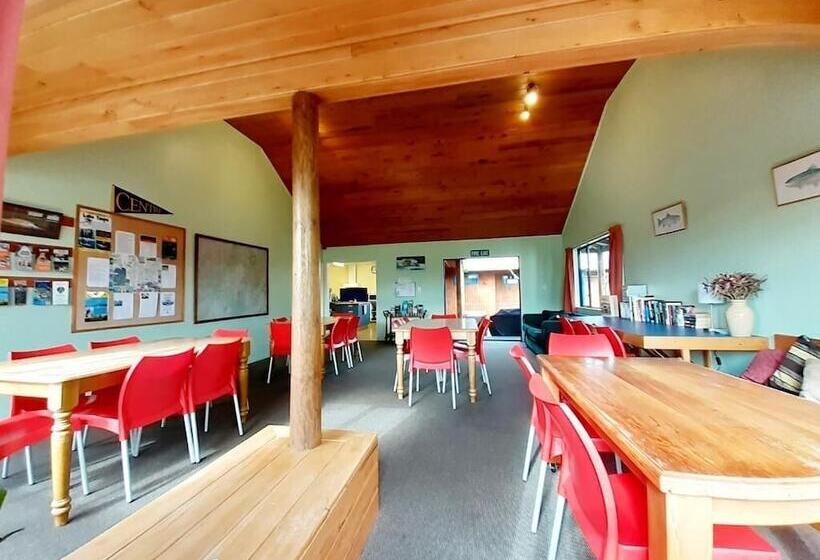 מיטה בחדר משותף, Tongariro River Retreat