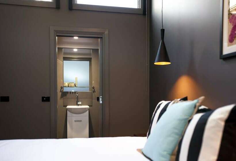 استودیوی استاندارد, Criterion Hotel Sale