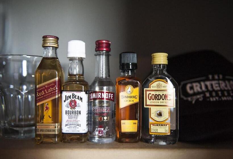 استودیوی استاندارد, Criterion Hotel Sale