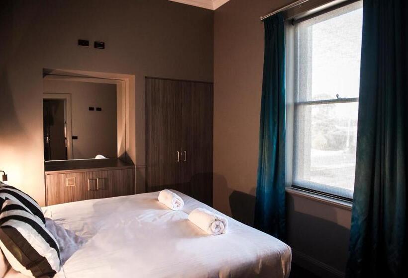 استودیوی استاندارد, Criterion Hotel Sale