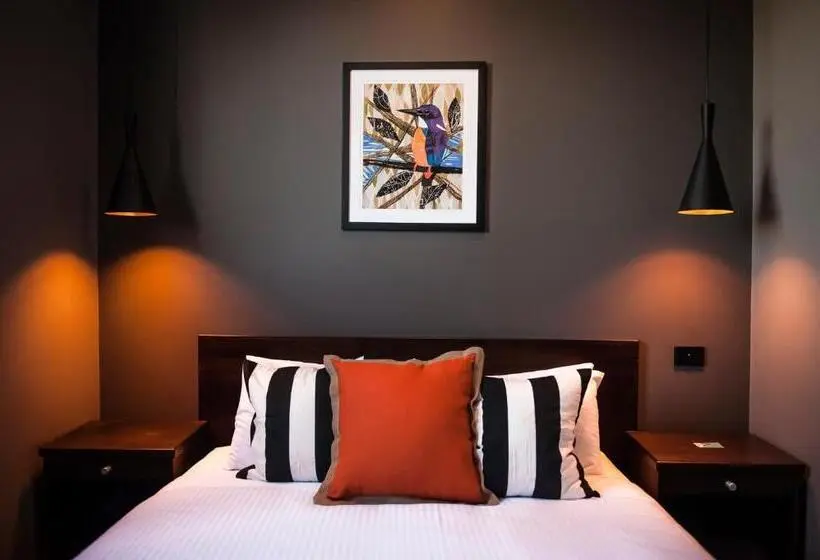 استودیوی استاندارد, Criterion Hotel Sale