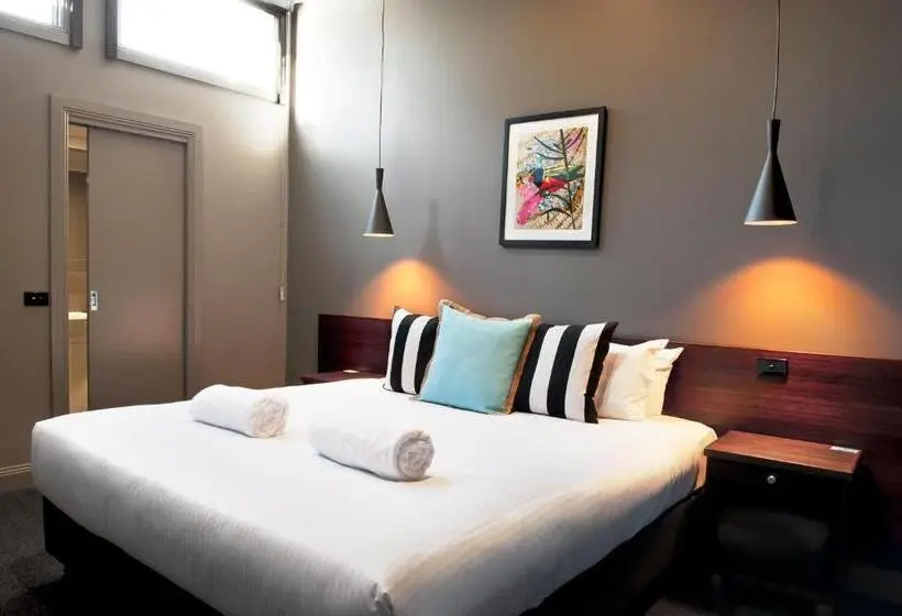 اتاق لوکس با تخت بزرگ, Criterion Hotel Sale