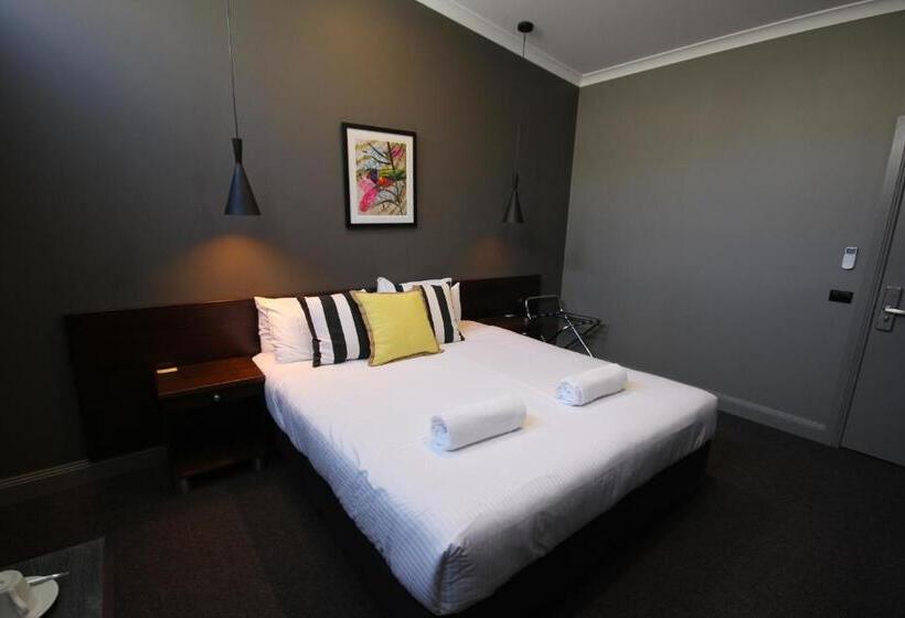 اتاق لوکس با تخت بزرگ, Criterion Hotel Sale