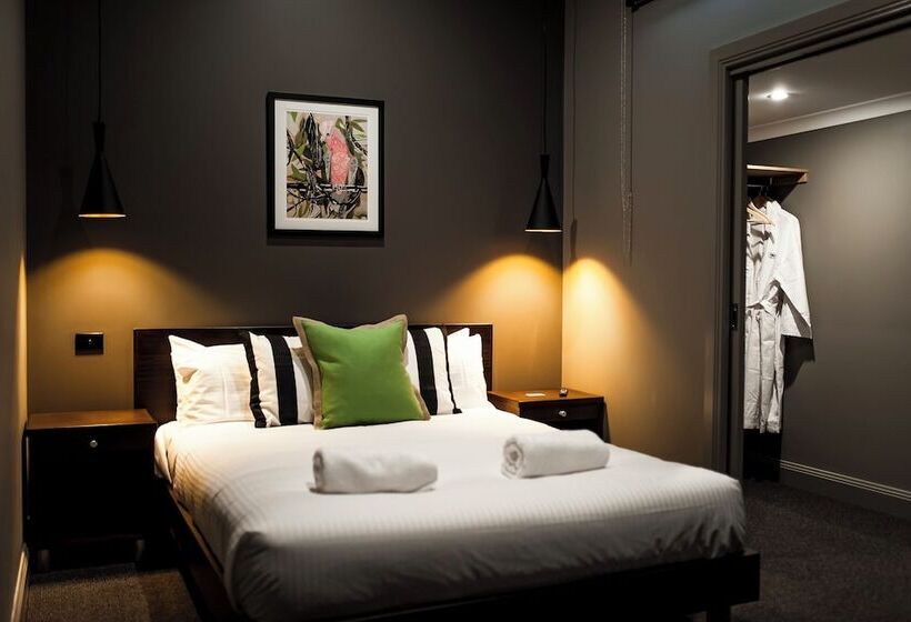 استودیوی استاندارد, Criterion Hotel Sale