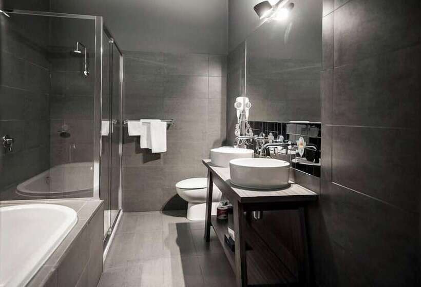 استودیوی استاندارد, Criterion Hotel Sale