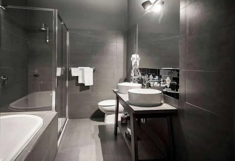 استودیوی استاندارد, Criterion Hotel Sale
