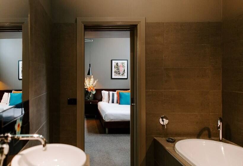 إستوديو قياسى, Criterion Hotel Sale