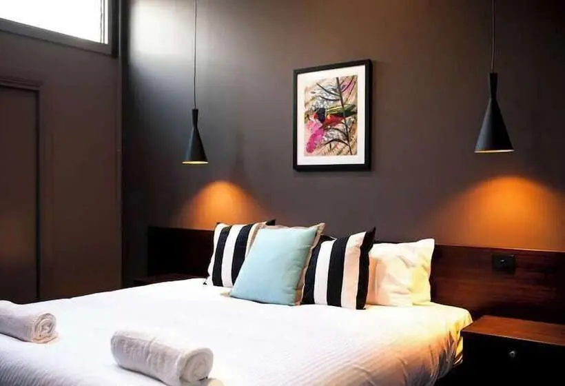 اتاق لوکس, Criterion Hotel Sale