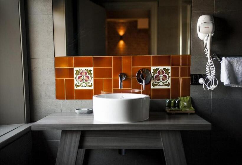 اتاق لوکس, Criterion Hotel Sale