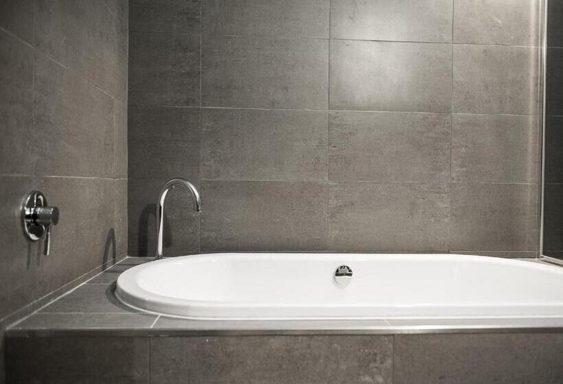 اتاق لوکس, Criterion Hotel Sale