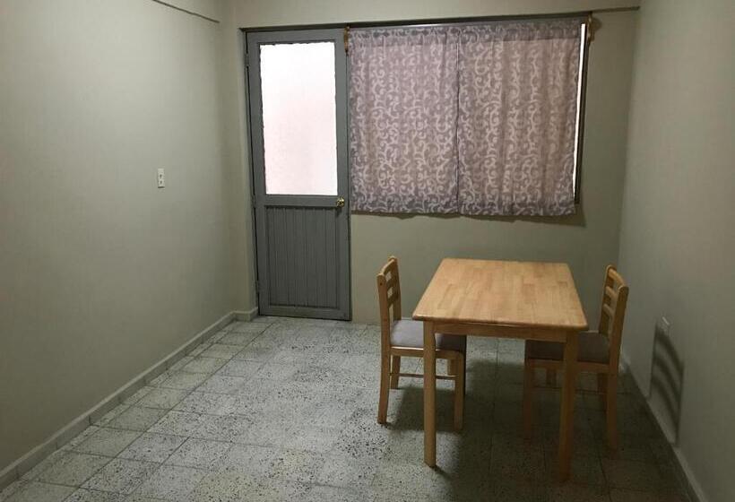 スタンダード4人部屋, Conchita