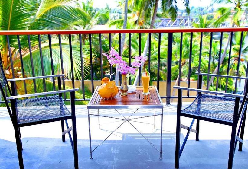 غرفة قياسية مزوَّدة بشُرفة, Malu Banna