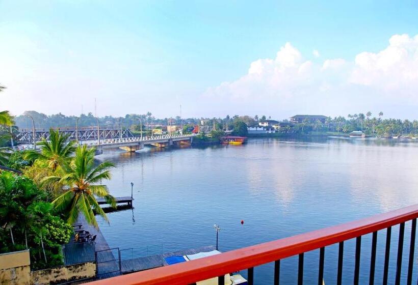 غرفة قياسية مزوَّدة بشُرفة, Malu Banna