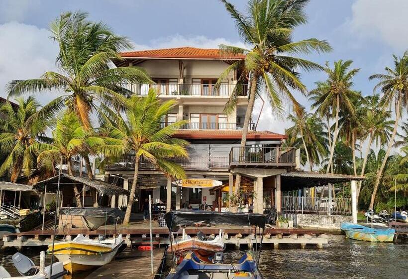 غرفة ديلوكس مطلّة علي البحر مزوَّدة بشُرفة, Malu Banna