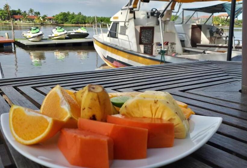 غرفة قياسية مطلّة علي البحر مزوَّدة بشُرفة, Malu Banna