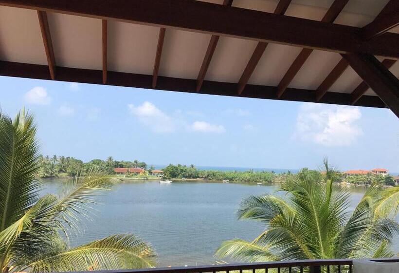 غرفة قياسية مطلّة علي البحر مزوَّدة بشُرفة, Malu Banna