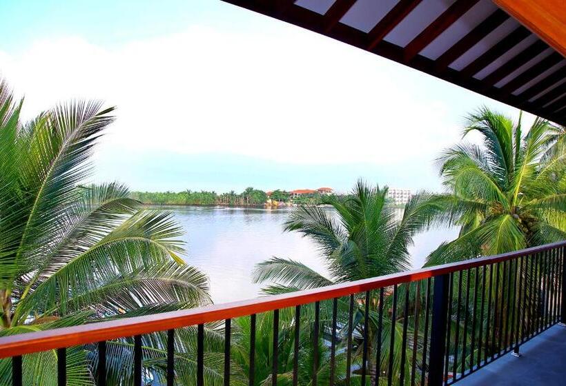 غرفة قياسية مزوَّدة بشُرفة, Malu Banna