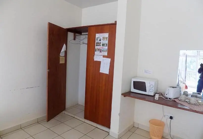 اتاق خانوادگی, Sunrise Apartments Hotel Fort Portal