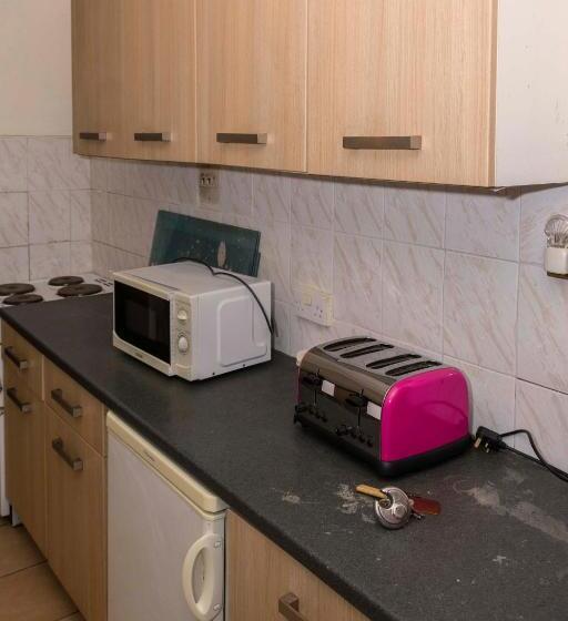 اتاق خانوادگی, Sunrise Apartments Hotel Fort Portal