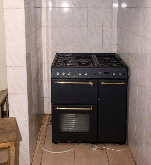 اتاق خانوادگی, Sunrise Apartments Hotel Fort Portal