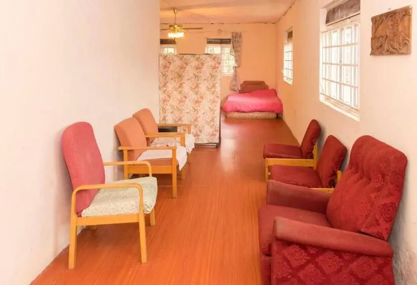 اتاق خانوادگی, Sunrise Apartments Hotel Fort Portal