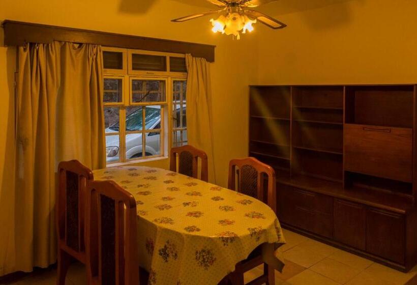 اتاق خانوادگی, Sunrise Apartments Hotel Fort Portal