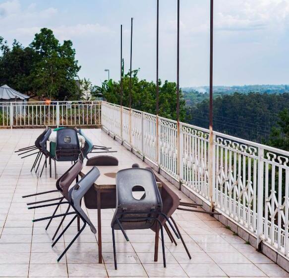 اتاق خانوادگی, Sunrise Apartments Hotel Fort Portal