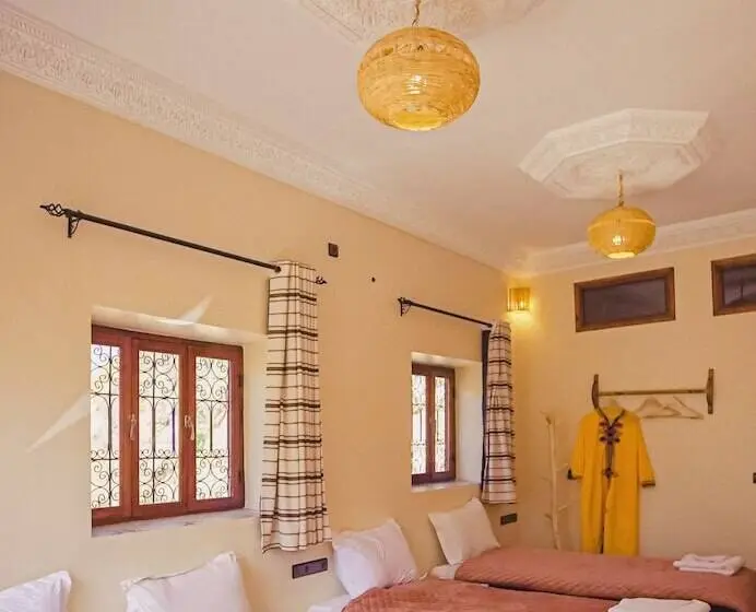 Deluxe Neljän Hengen Huone, Riad Atlas 4 Seasons